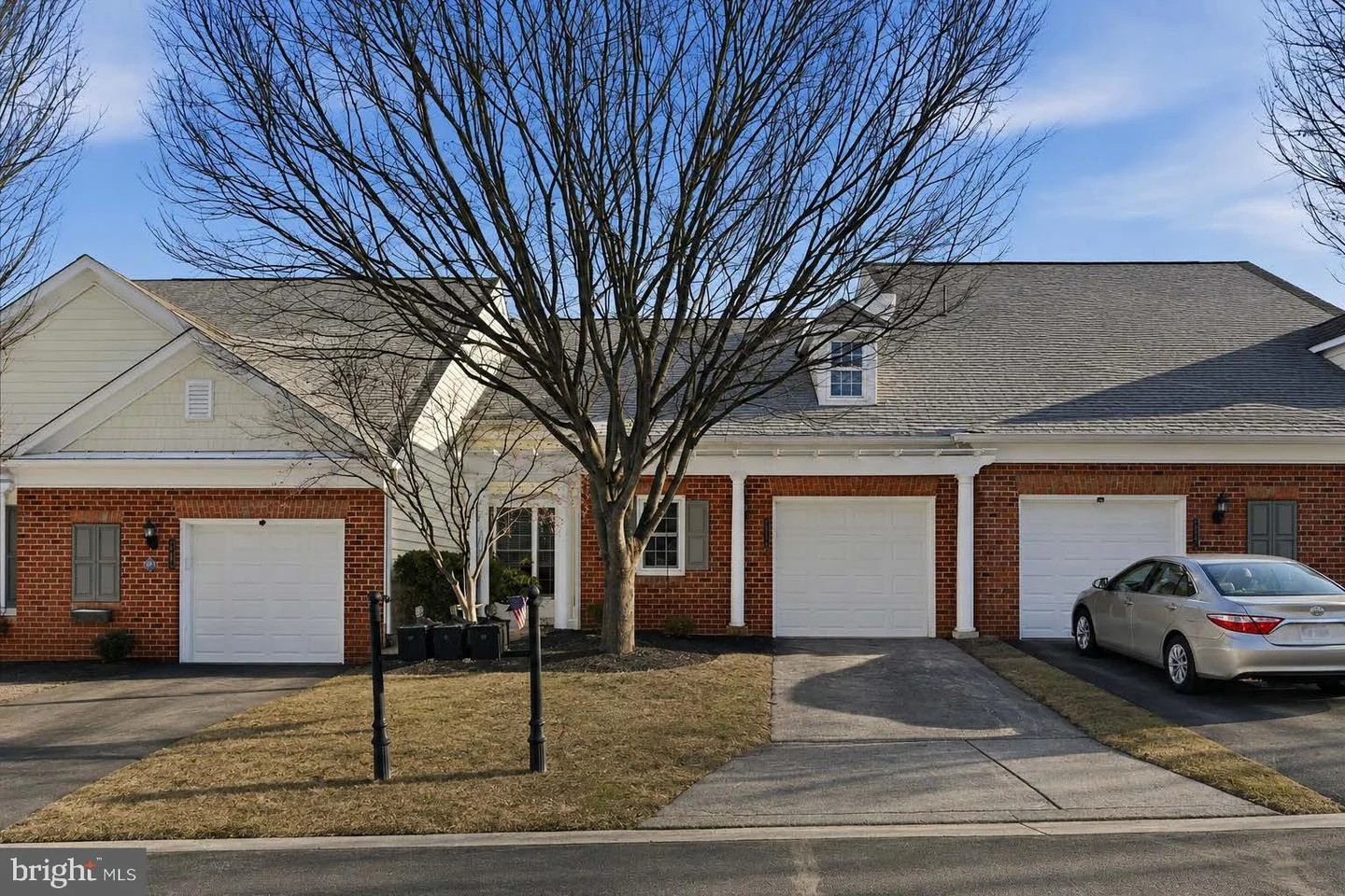44397 Oakmont Manor Square