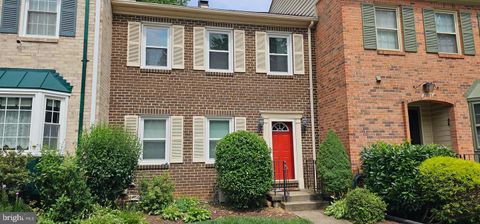 Townhouse in Potomac MD 7827 Heatherton LANE.jpg