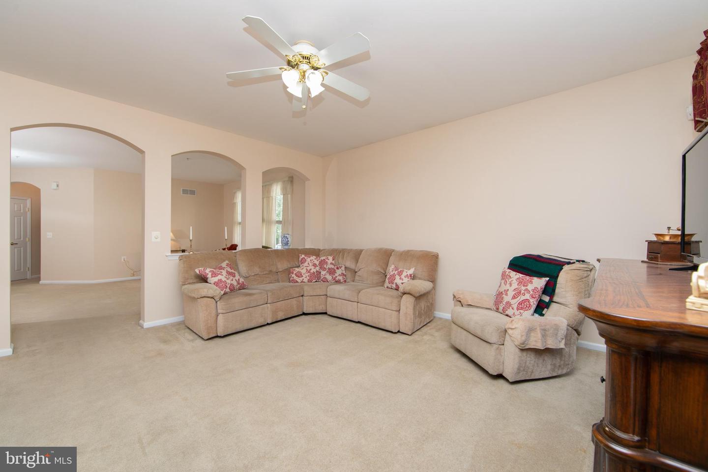 Photo 16 of 43 of 1009 Monroe Dr house