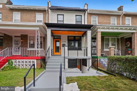 Townhouse in Washington DC 1738 D STREET.jpg