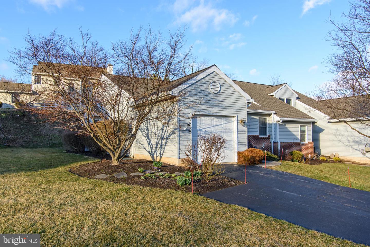 Photo 3 of 26 of 1089 Birch Knoll Dr townhome