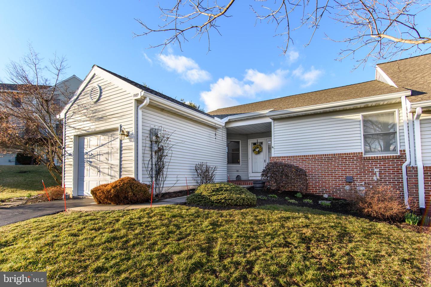 Photo 2 of 26 of 1089 Birch Knoll Dr townhome