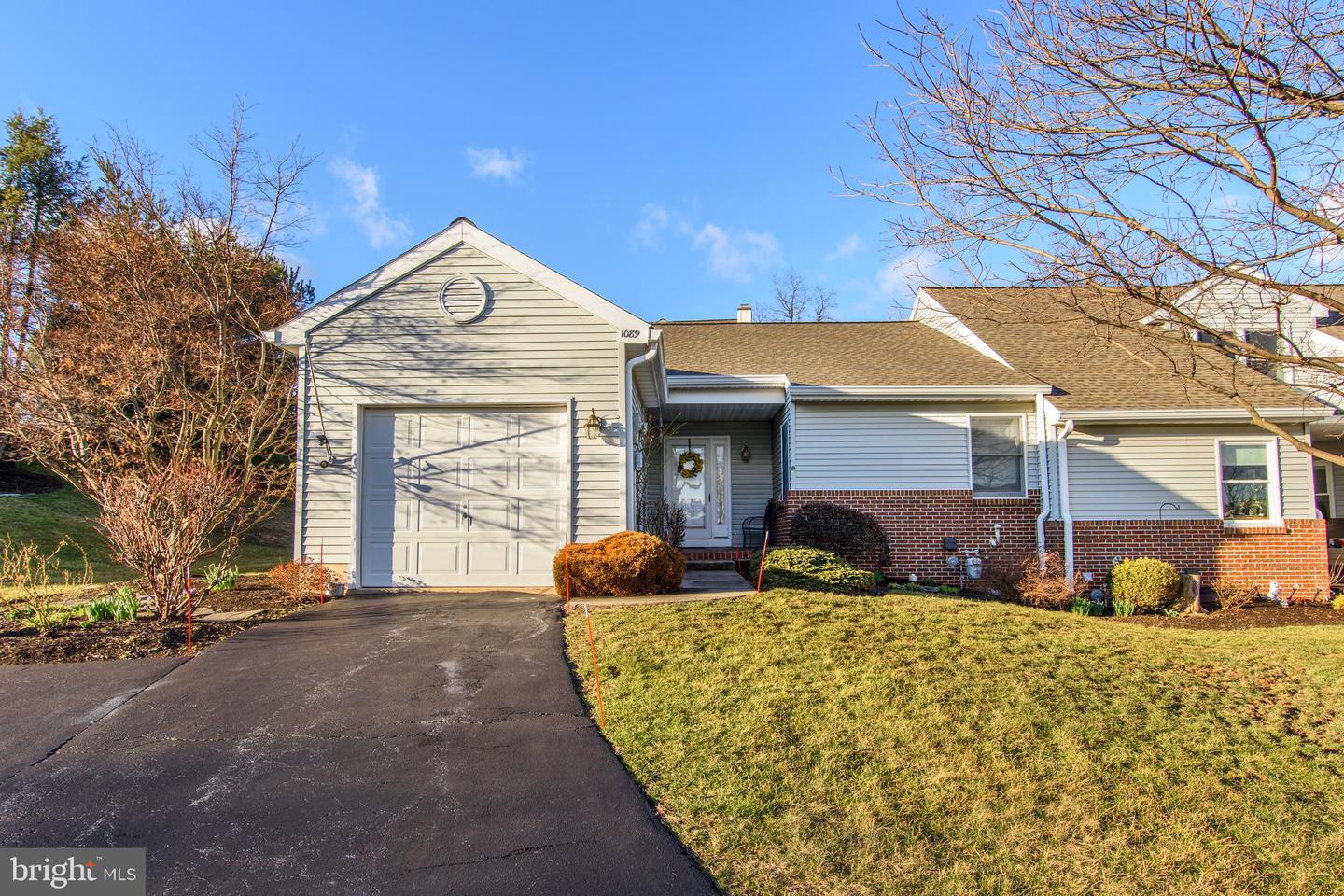 Photo 1 of 26 of 1089 Birch Knoll Dr townhome