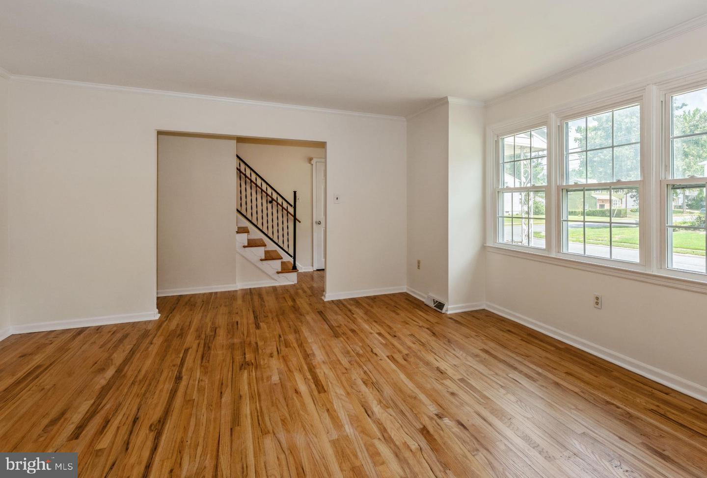 Photo 4 of 23 of 952 Rahway Dr house