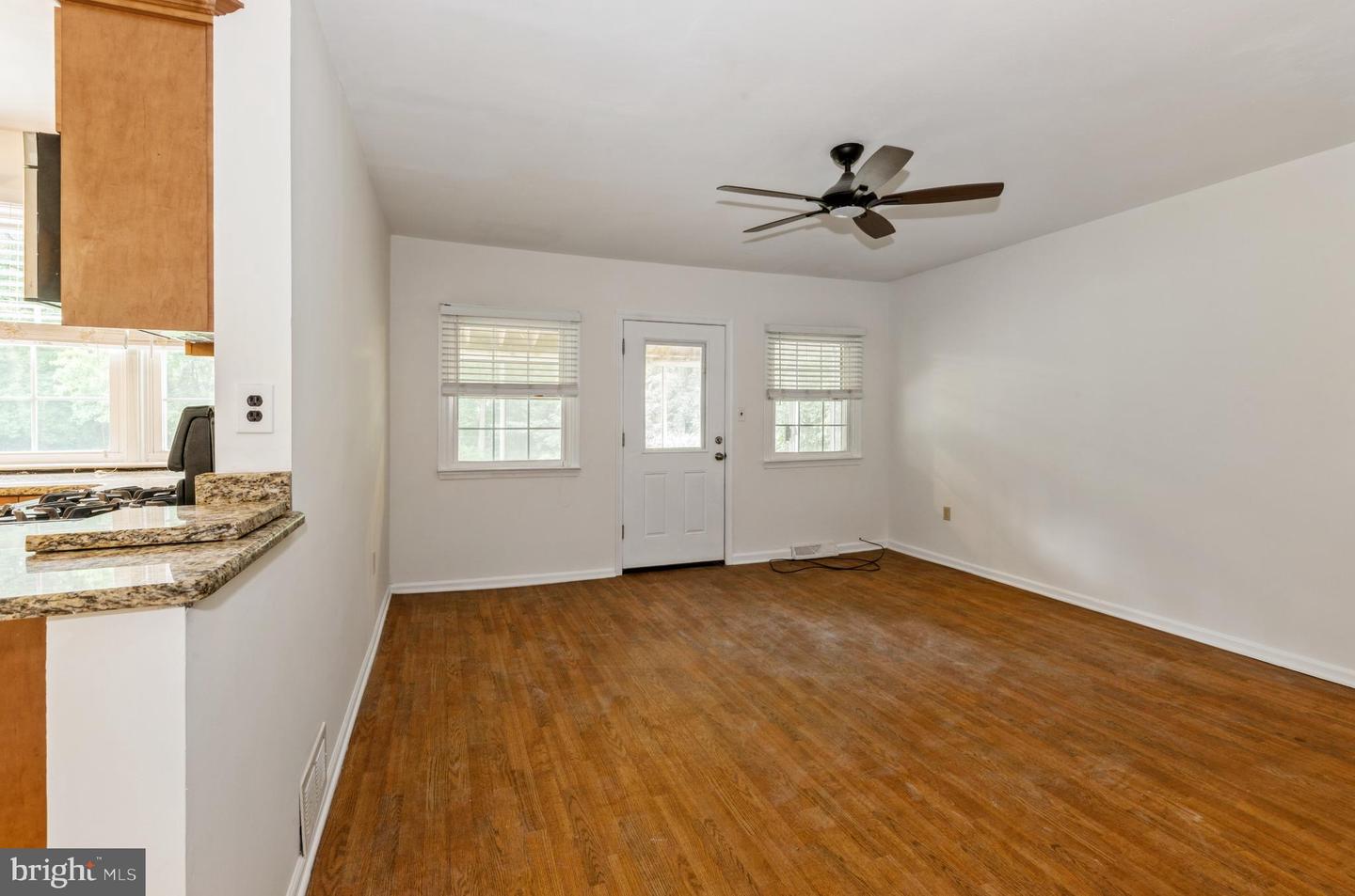 Photo 11 of 23 of 952 Rahway Dr house