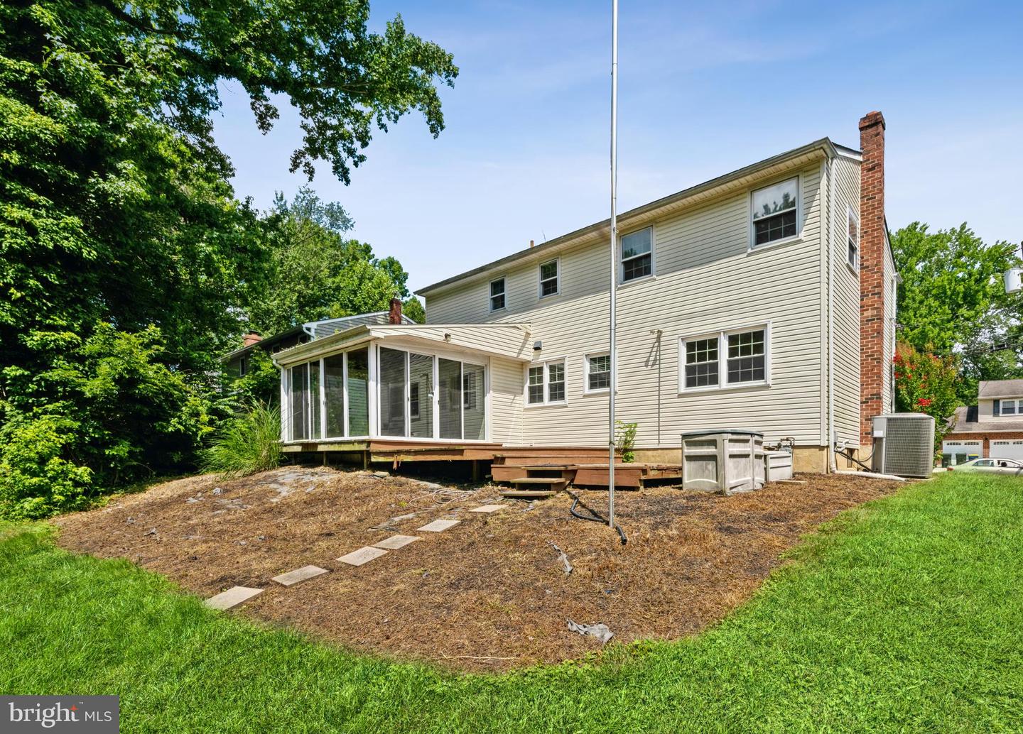 Photo 22 of 23 of 952 Rahway Dr house