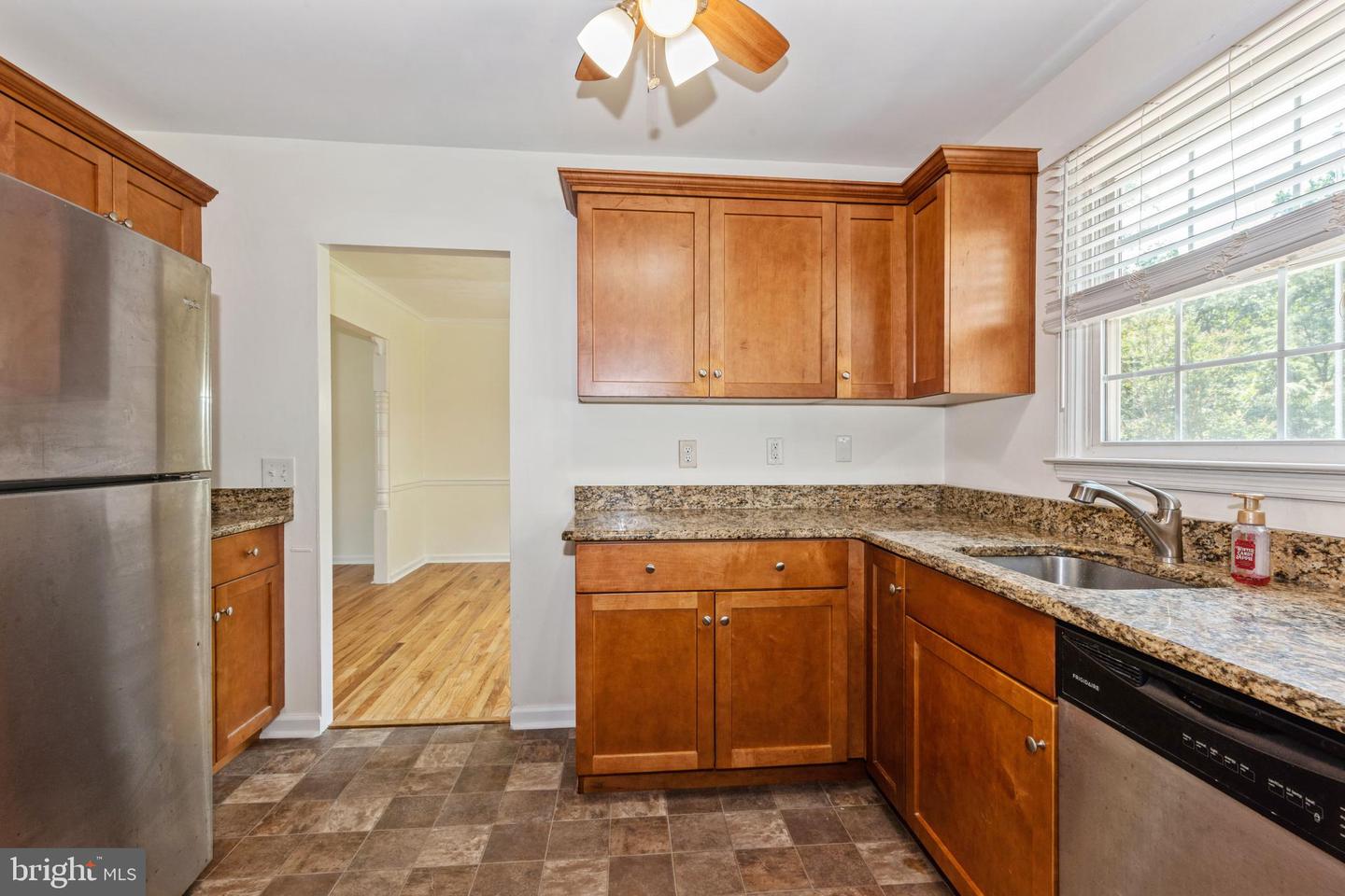Photo 7 of 23 of 952 Rahway Dr house