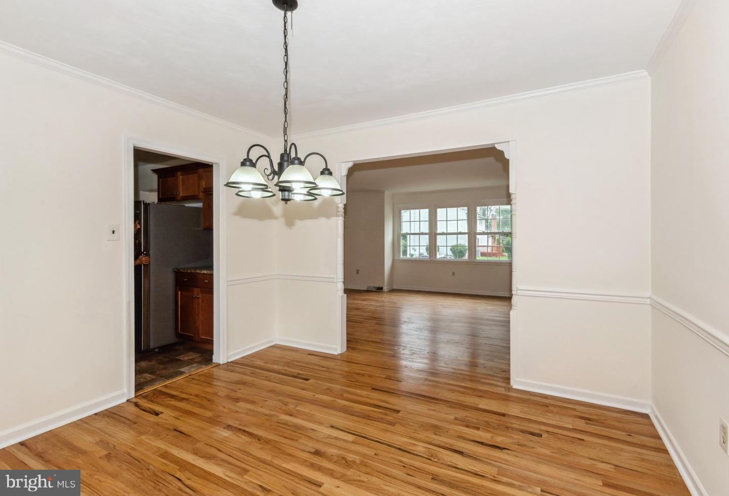 Photo 5 of 23 of 952 Rahway Dr house