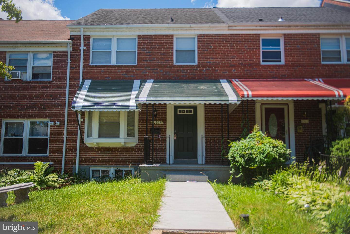 Photo 1 of 19 of 1927 Woodbourne Ave townhome