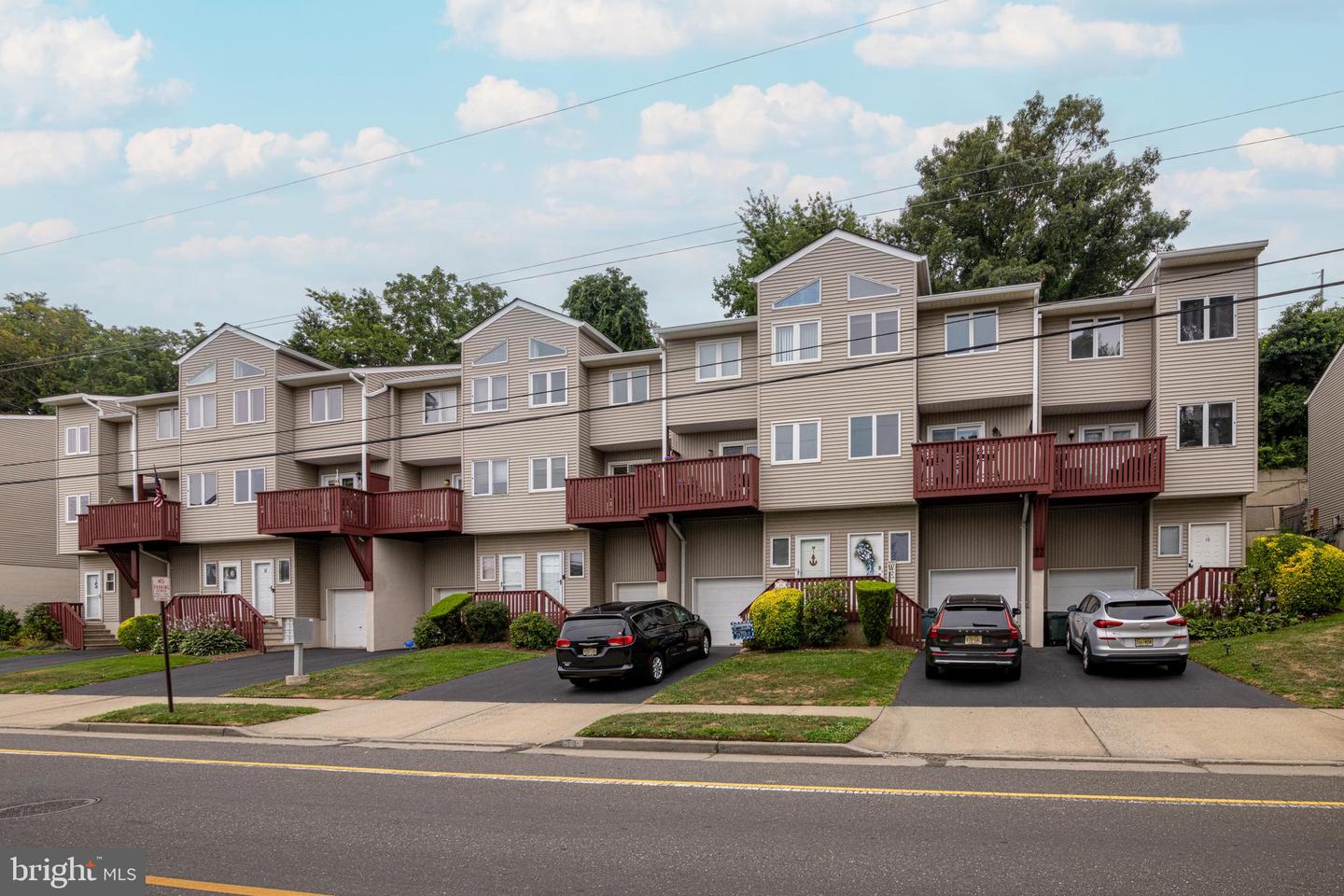 View Highlands, NJ 07732 townhome