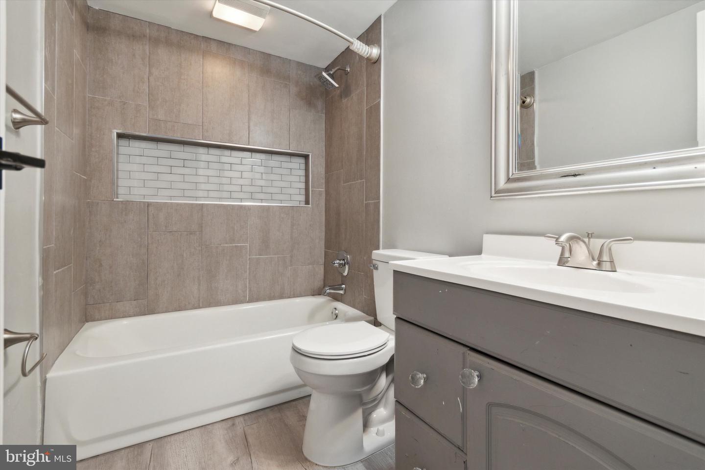 Photo 10 of 15 of 2122 Forest Ln #D2 condo