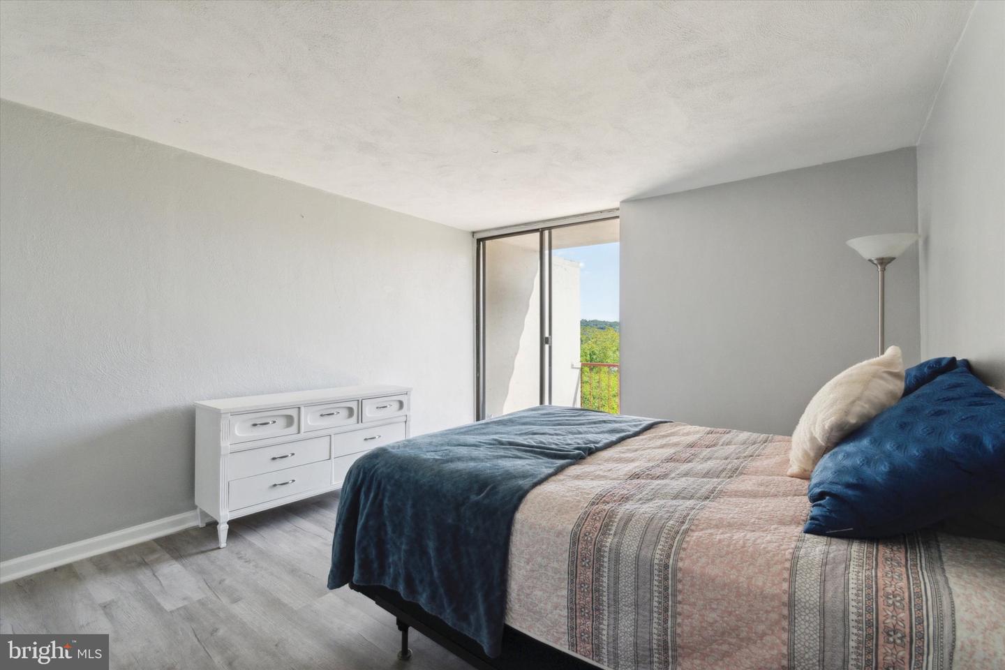 Photo 9 of 15 of 2122 Forest Ln #D2 condo