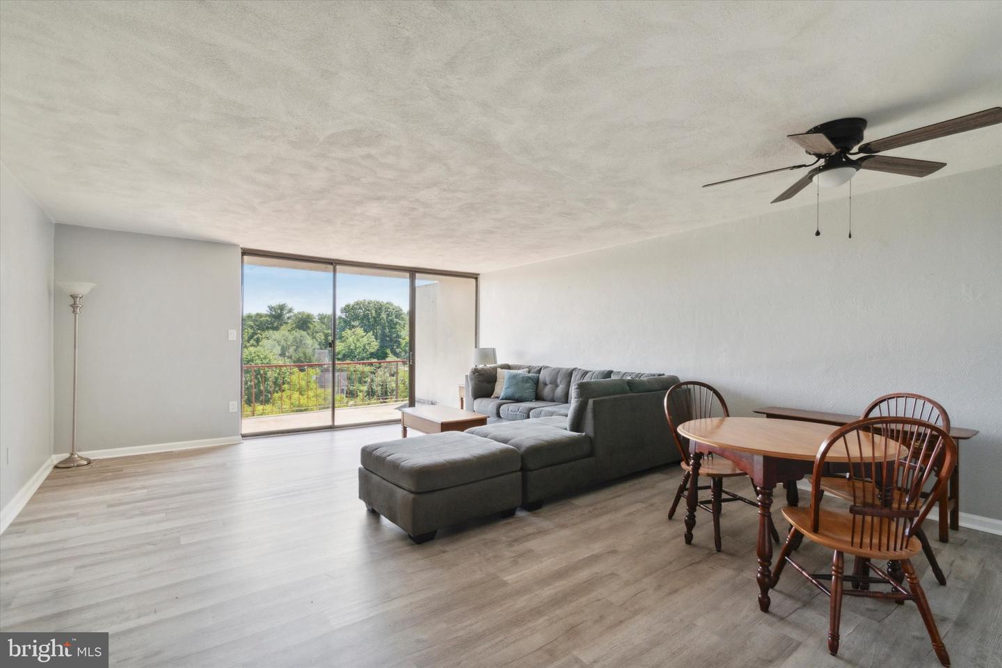 Photo 2 of 15 of 2122 Forest Ln #D2 condo
