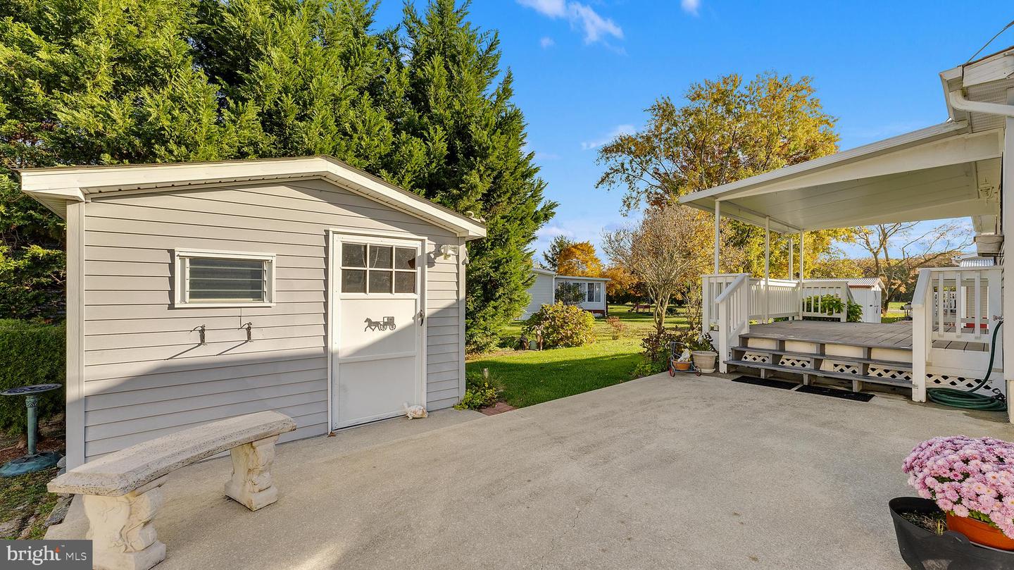 Photo 4 of 29 of 605 Plymouth Lndg #605 mobile home