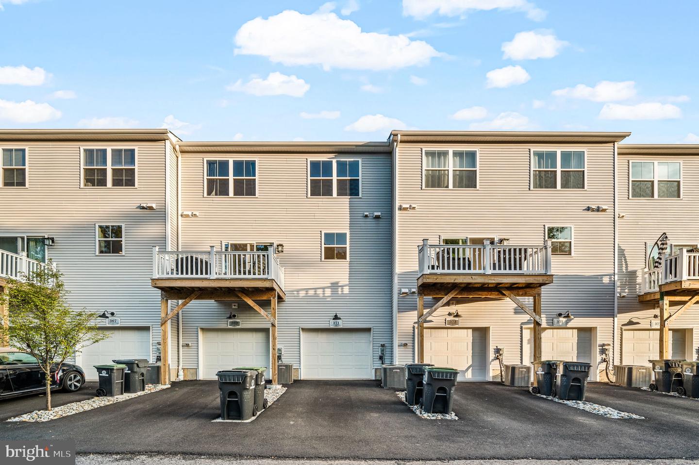 Photo 6 of 28 of 371 Foundry townhome