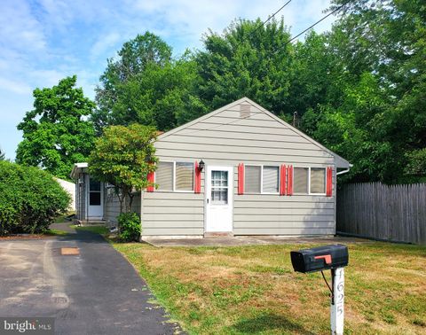 Single Family Residence in Ewing NJ 1625 Fifth St.jpg