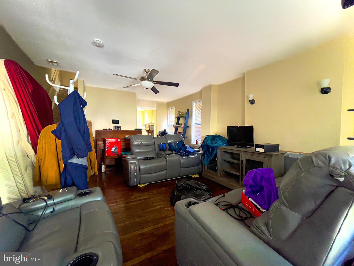 Photo 3 of 11 of 307 E Twenty Third St multi-family property