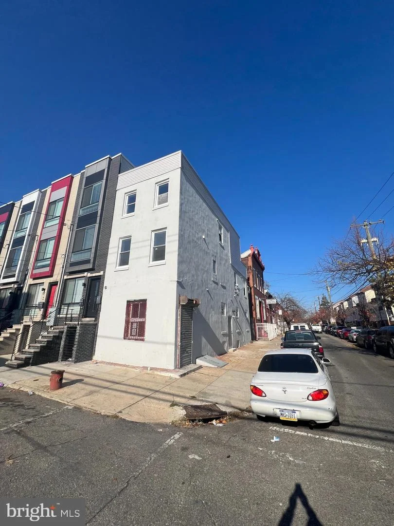 133 W Huntingdon Street