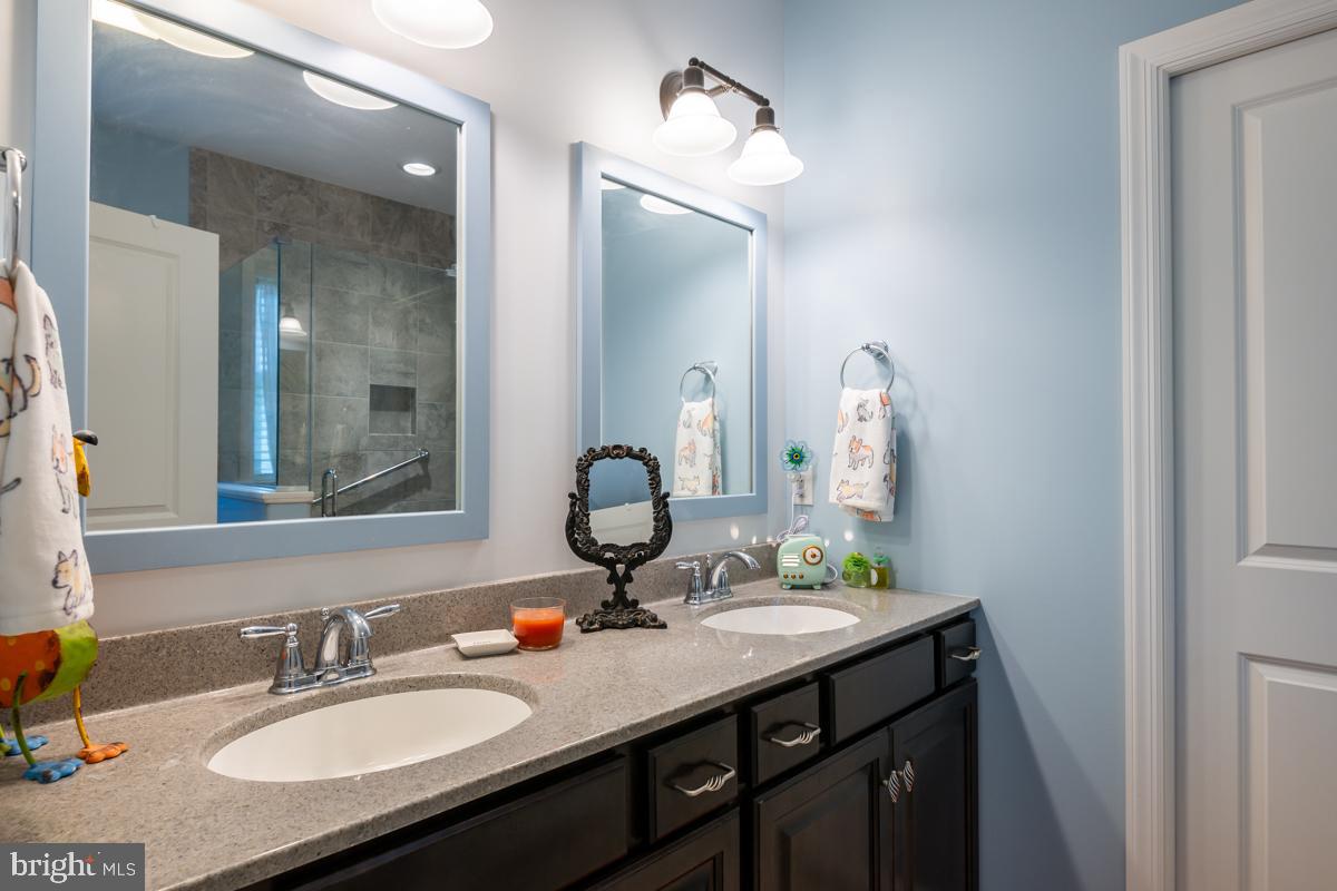 Photo 19 of 27 of 347 Pin Oak Dr townhome
