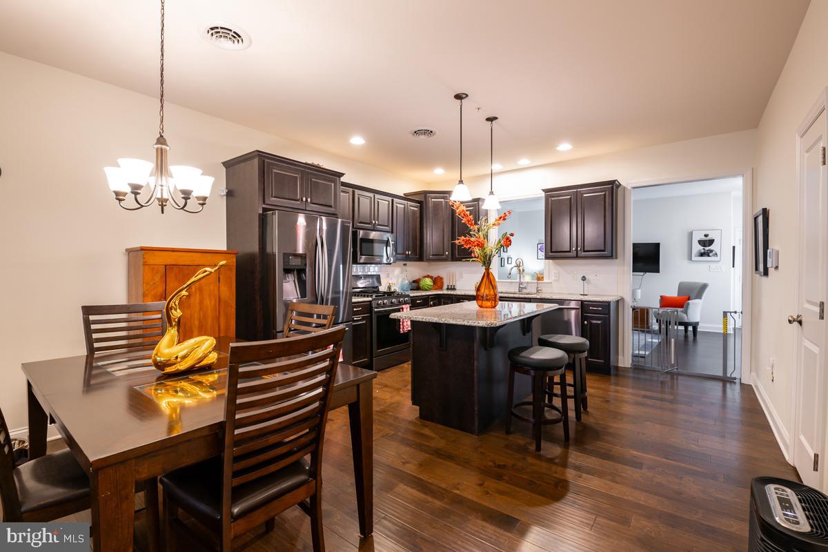 Photo 12 of 27 of 347 Pin Oak Dr townhome