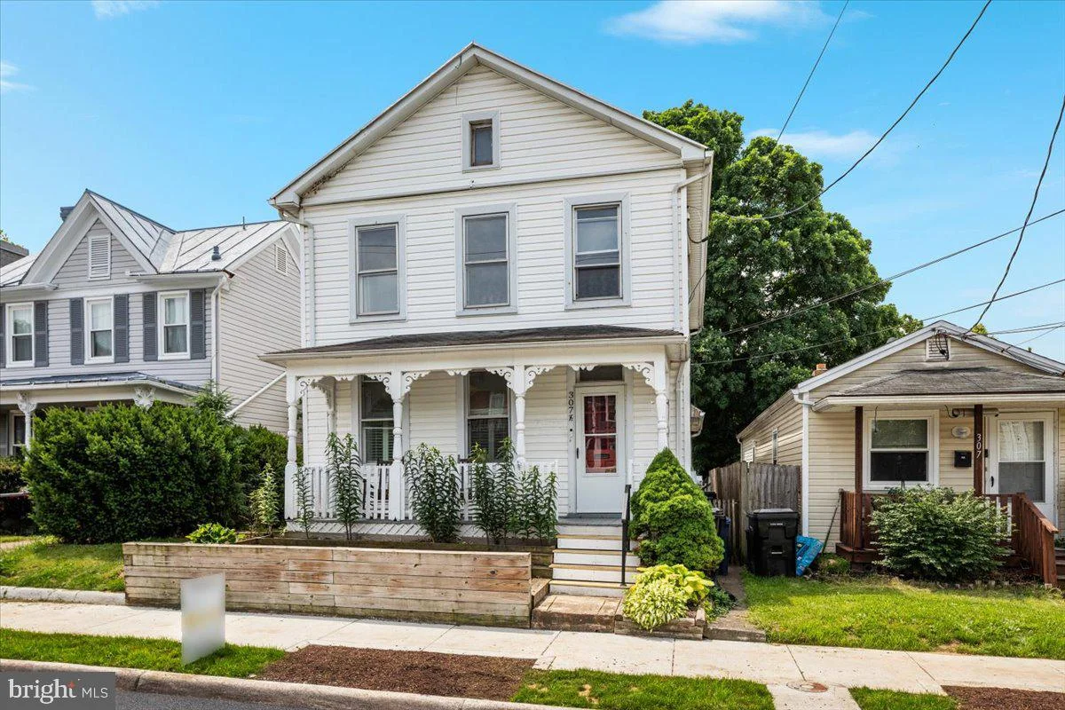 307 E Piccadilly Street