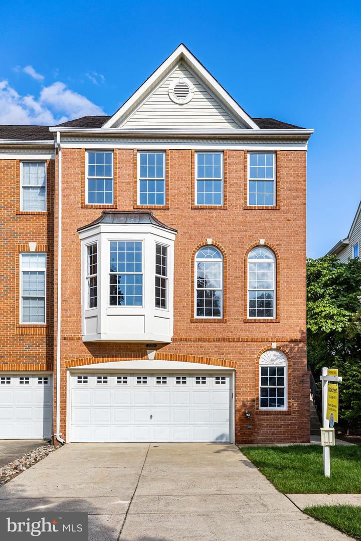 View Chantilly, VA 20152 townhome