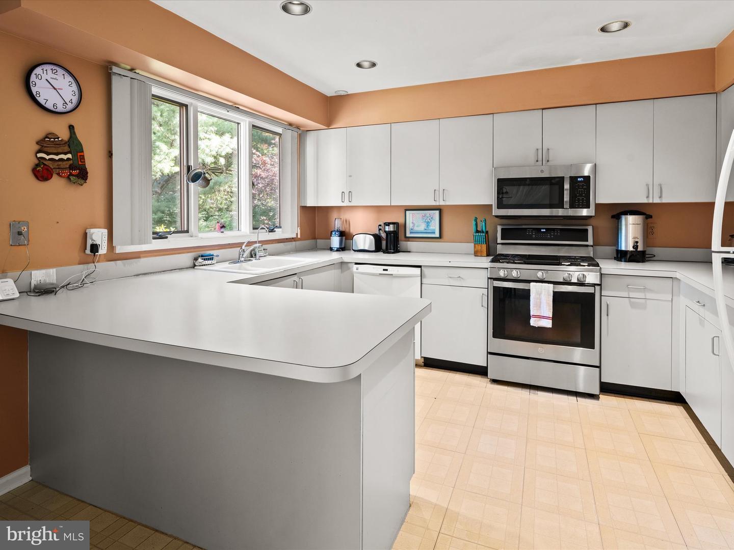 Photo 11 of 32 of 47 Woodmont Dr townhome