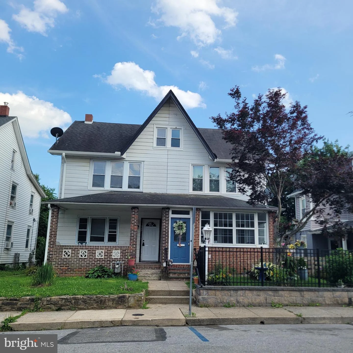 542 Elm Street