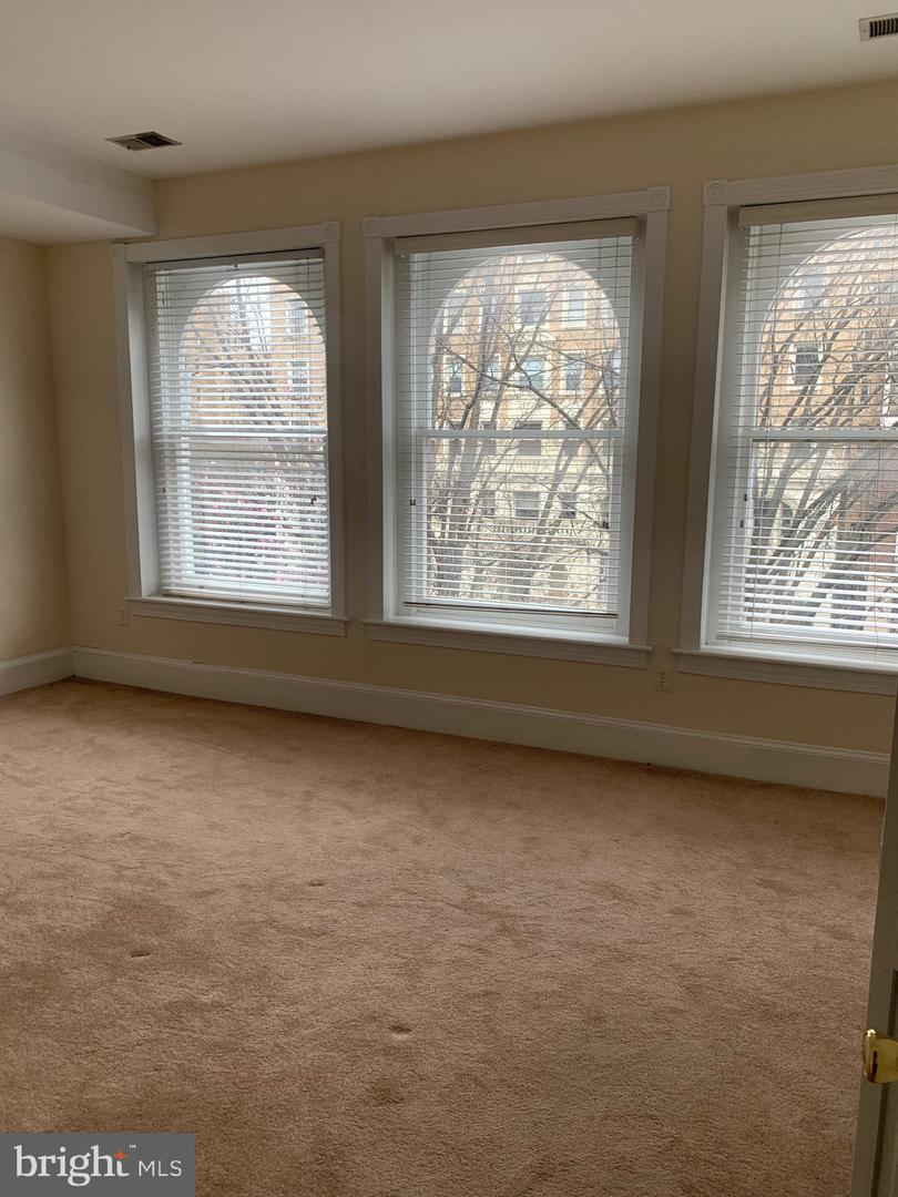 Photo 13 of 25 of 2018 Connecticut Ave NW townhome