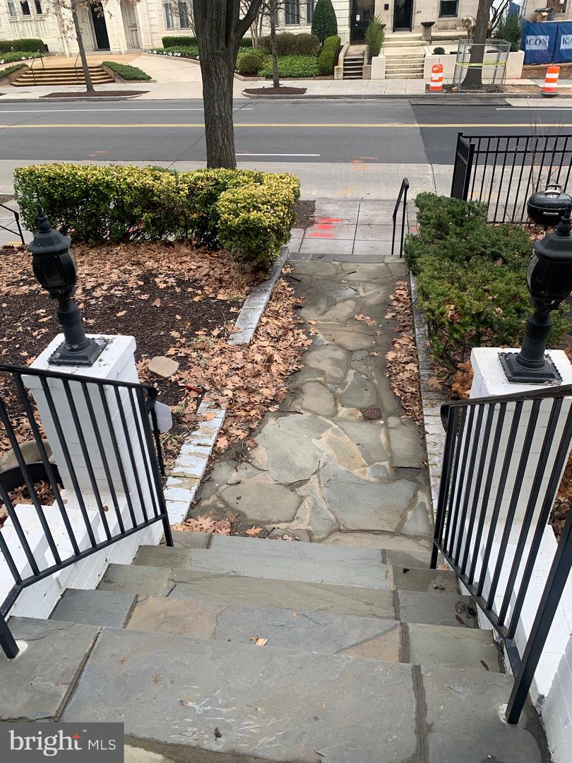 Photo 4 of 25 of 2018 Connecticut Ave NW townhome