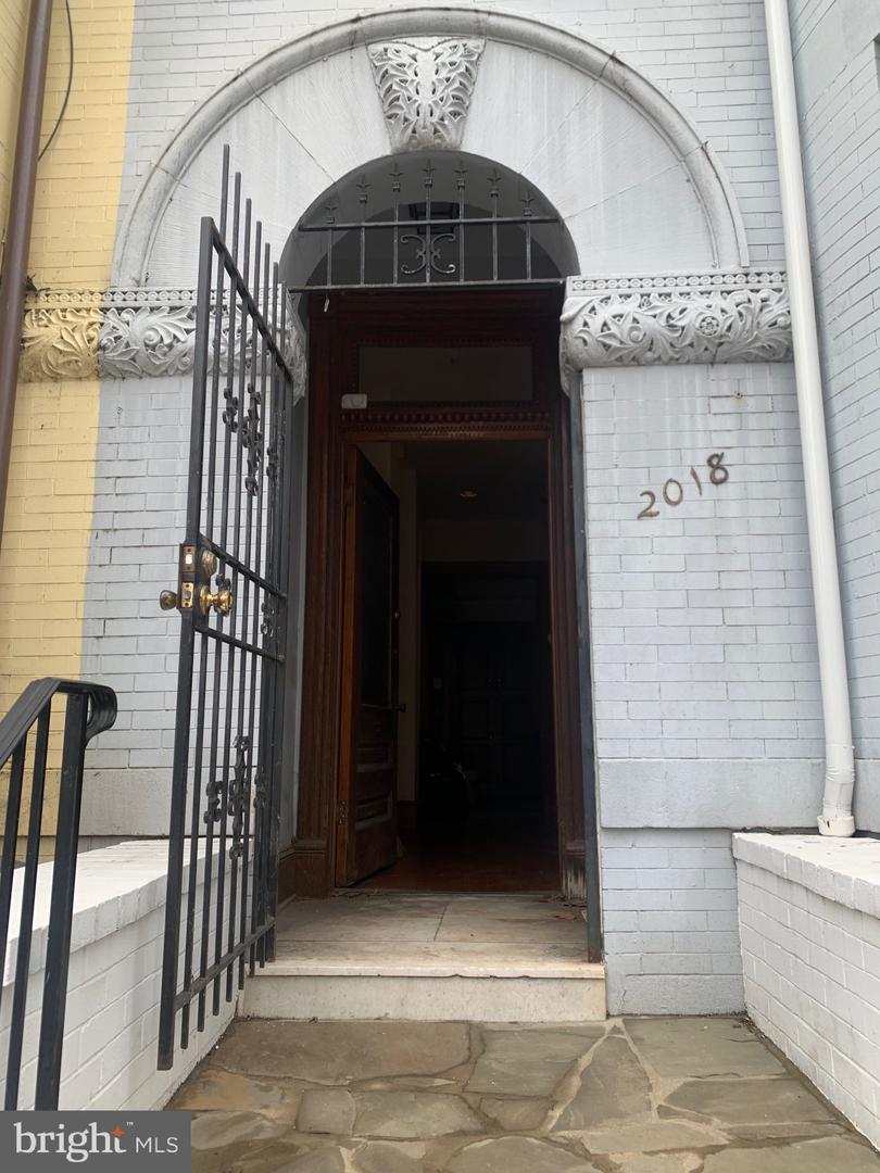 Photo 3 of 25 of 2018 Connecticut Ave NW townhome