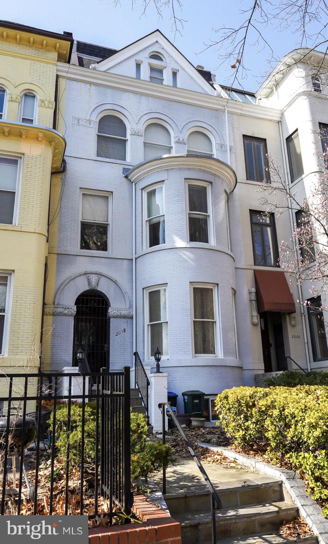 Photo 1 of 25 of 2018 Connecticut Ave NW townhome