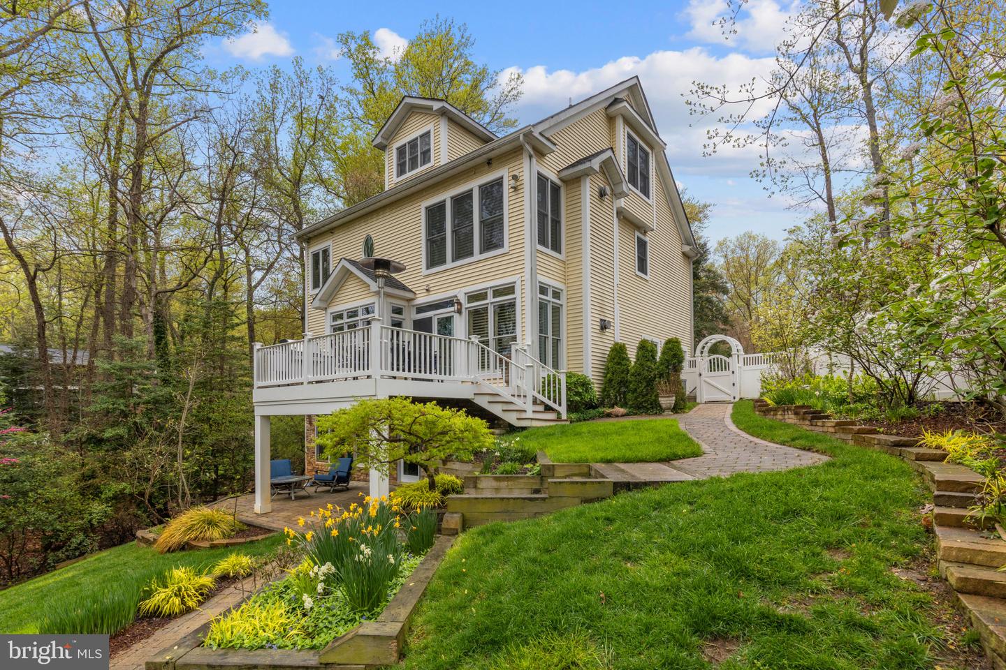 2656-A Queen Anne Cir