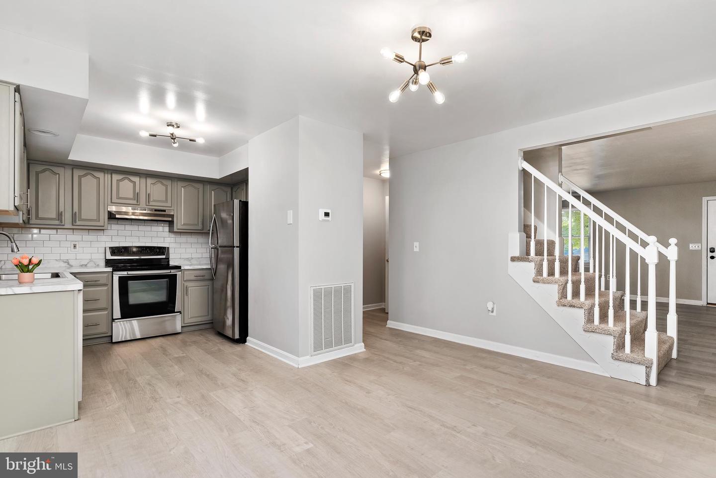 Photo 4 of 27 of 111 Lee Ann Ct townhome
