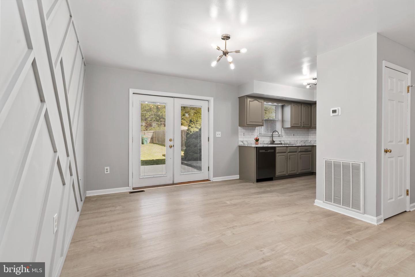 Photo 6 of 27 of 111 Lee Ann Ct townhome