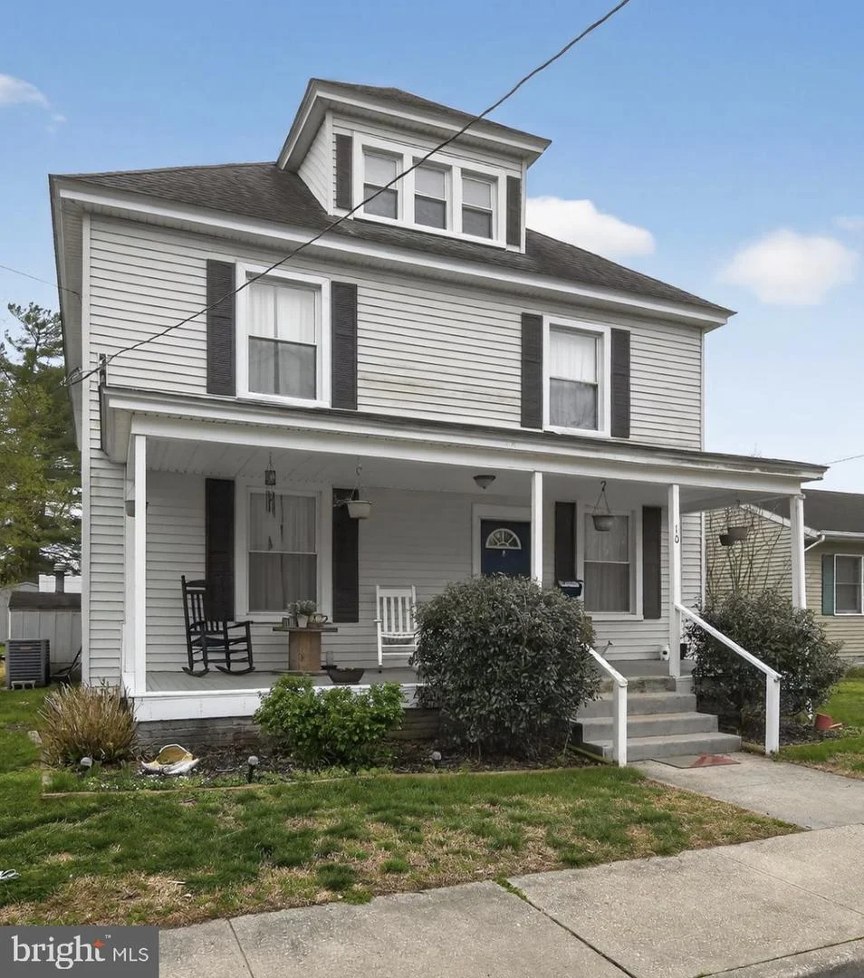 10 E Pine Street