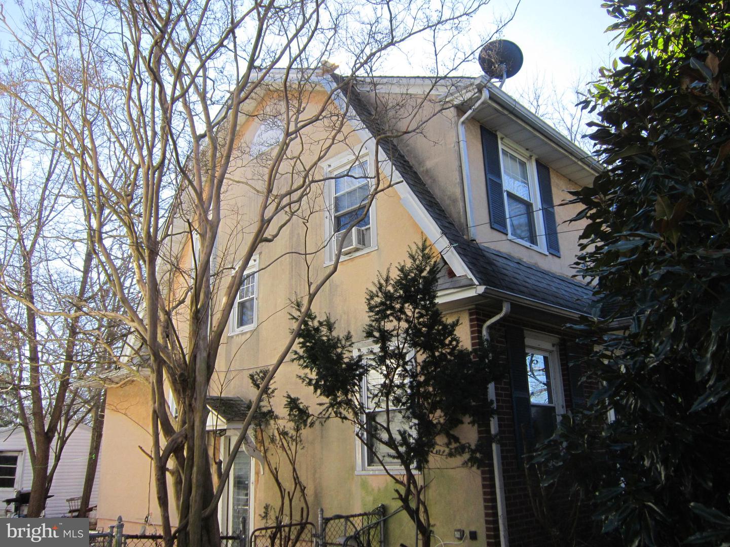 Photo 3 of 6 of 111 Leconey Cir house