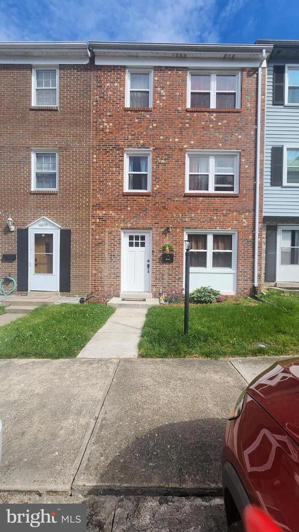 16607 Sutton Place