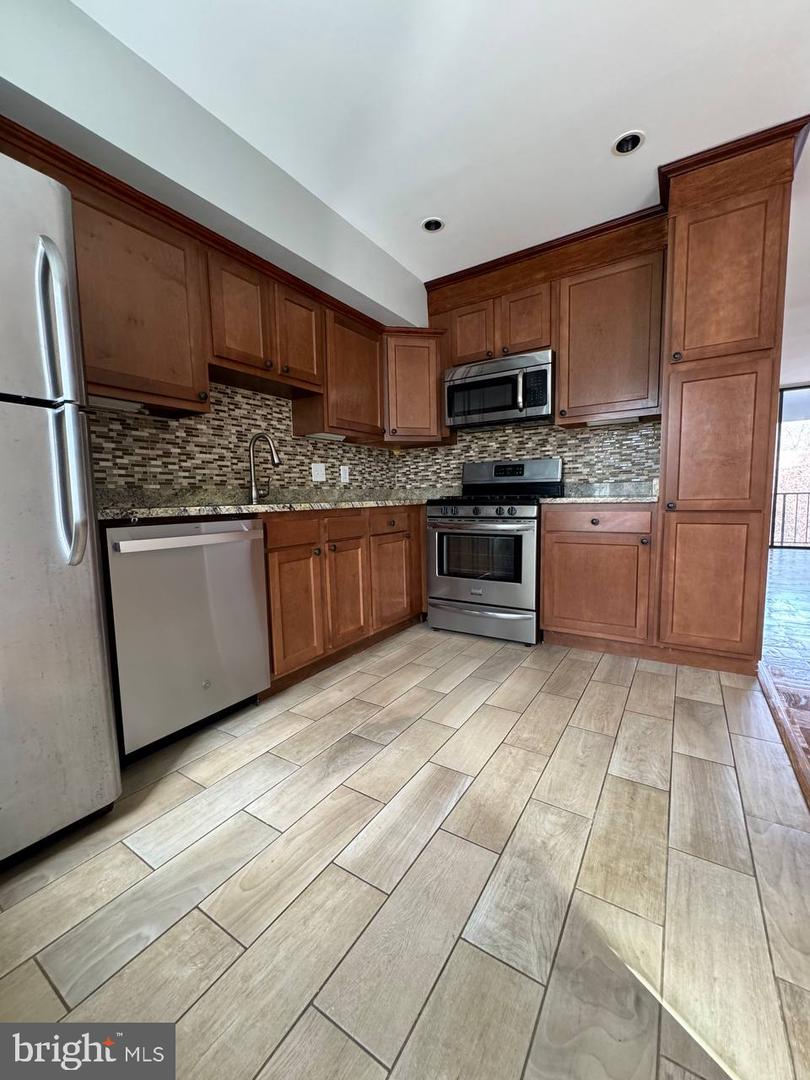 Photo 6 of 21 of 778 QUINCE ORCHARD BLVD #201 condo