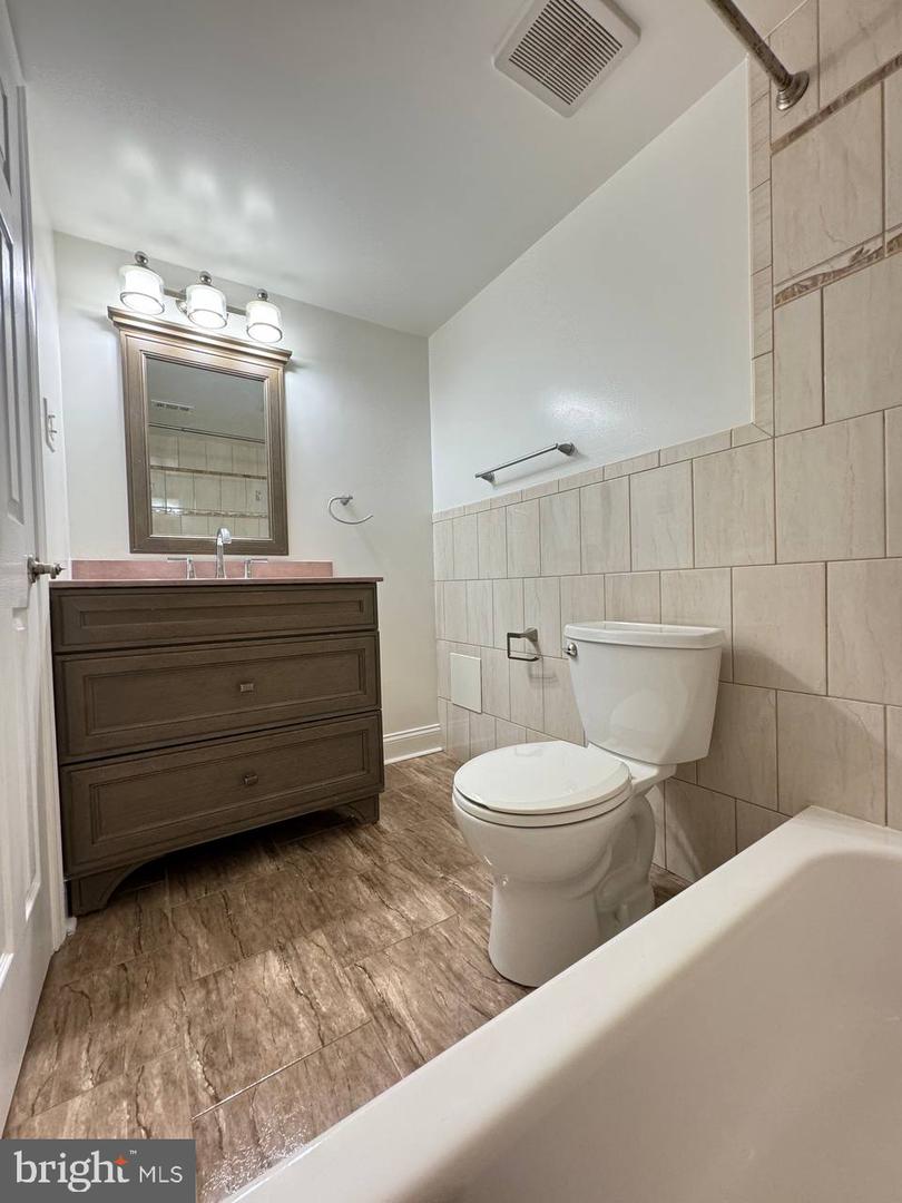 Photo 16 of 21 of 778 QUINCE ORCHARD BLVD #201 condo