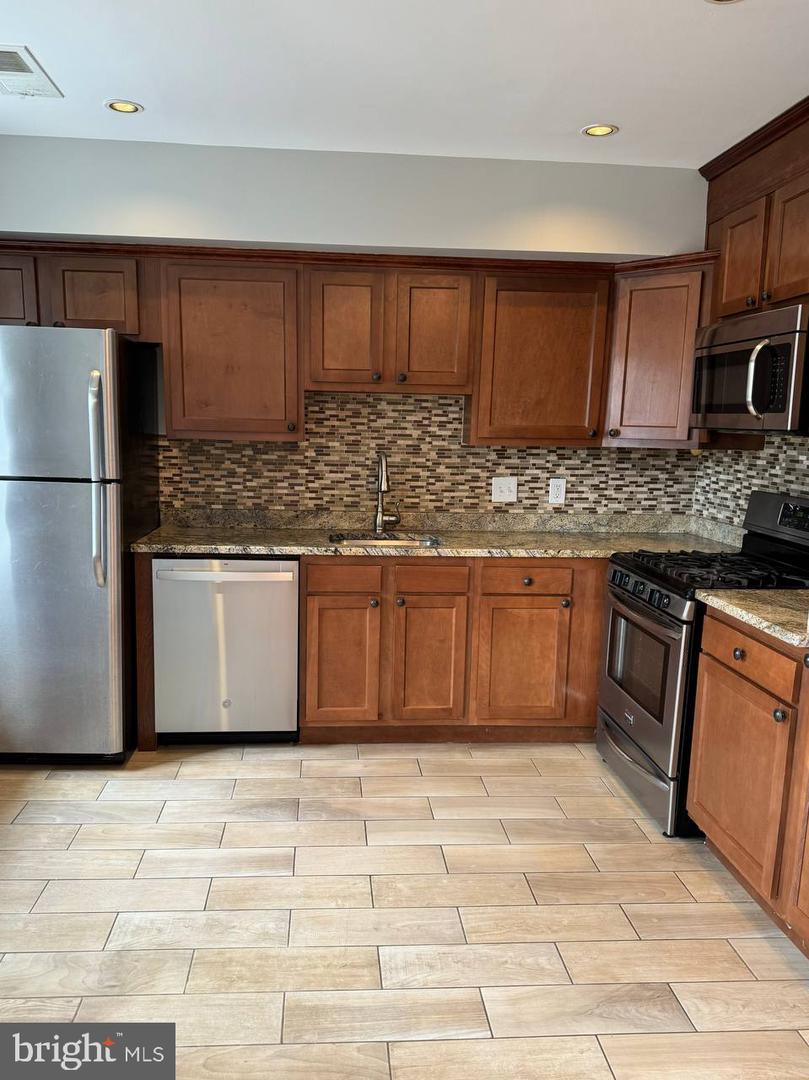 Photo 4 of 21 of 778 QUINCE ORCHARD BLVD #201 condo