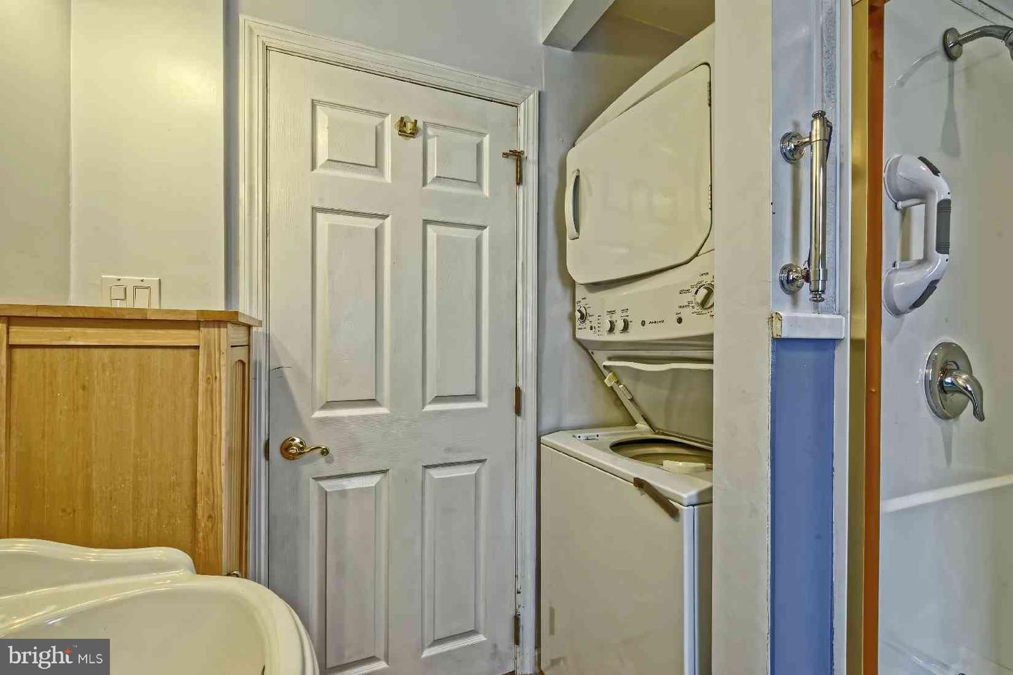 Photo 19 of 24 of 142 Franklin Ave house