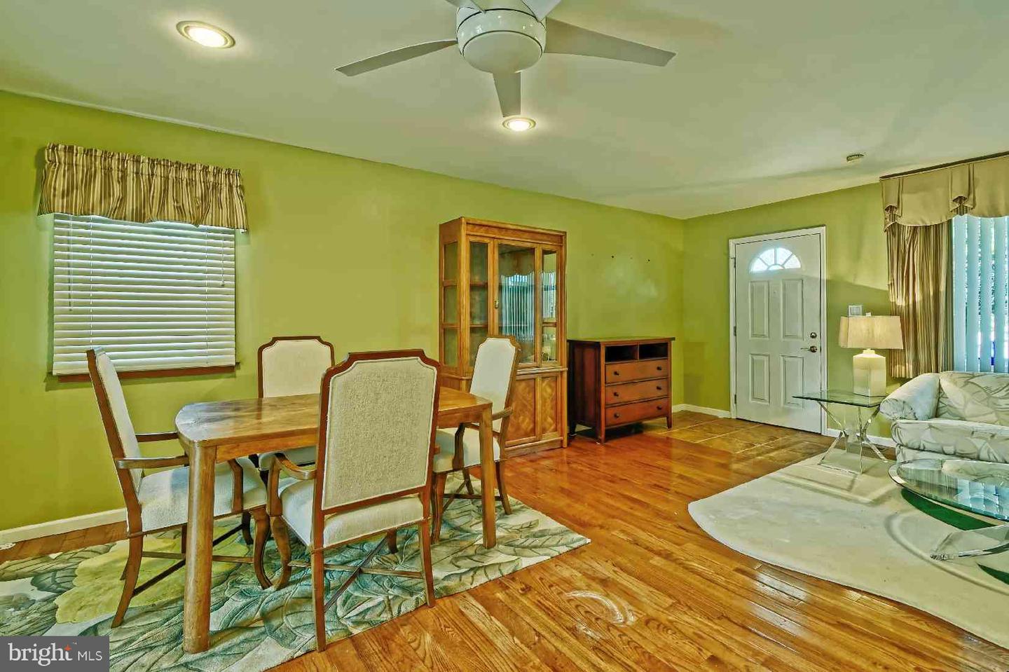 Photo 5 of 24 of 142 Franklin Ave house