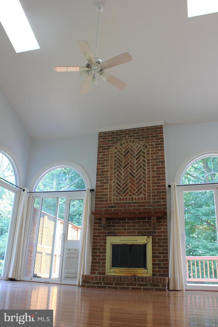 Photo 5 of 40 of 12029 Hamden Ct house