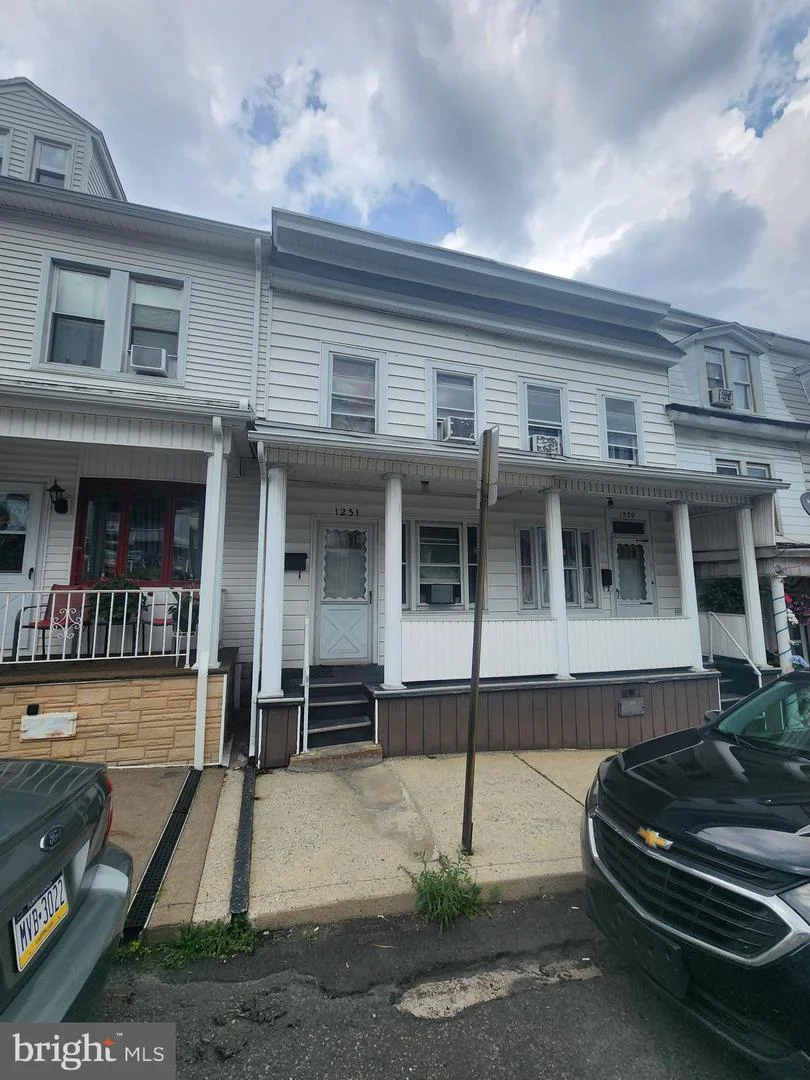 1231 W Walnut Street