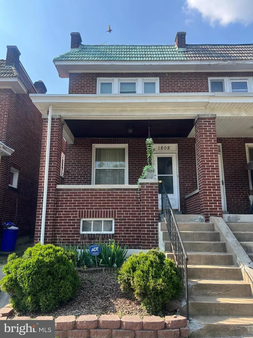 1808 Holly Street