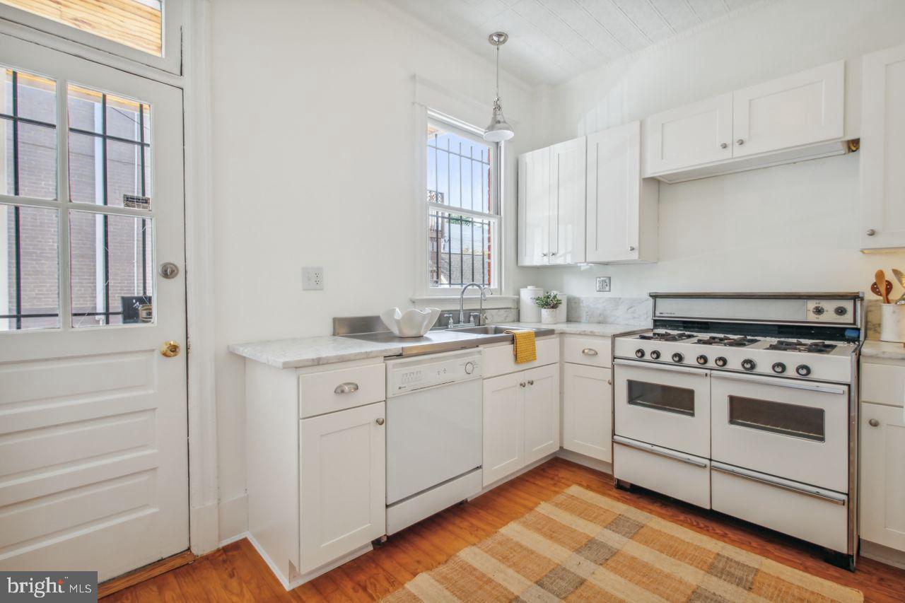 Photo 11 of 36 of 421 G St NE townhome
