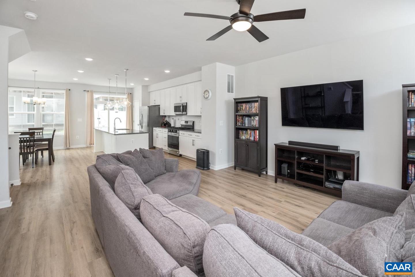 Photo 8 of 42 of 3444 Montague St townhome