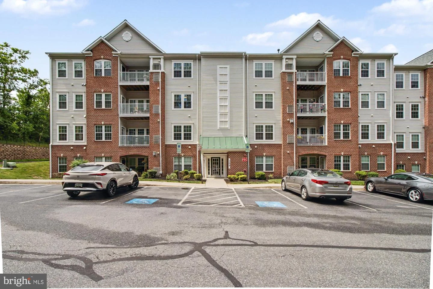 259 Beckenham Circle Unit 201
