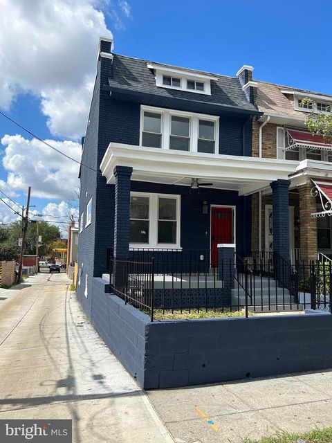 Townhouse in Washington DC 1210 18th STREET.jpg